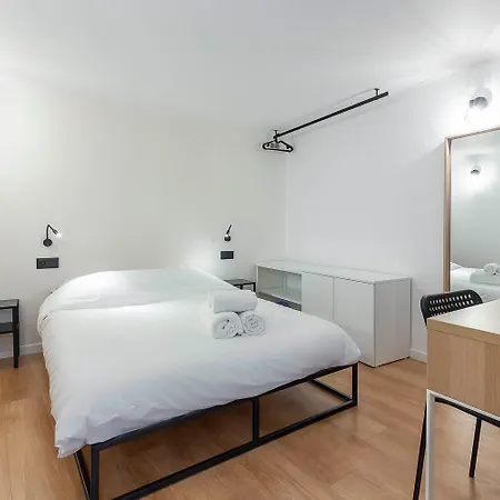 Loft Spacieux Pour 10 Personnes Avec Terrasse نيس