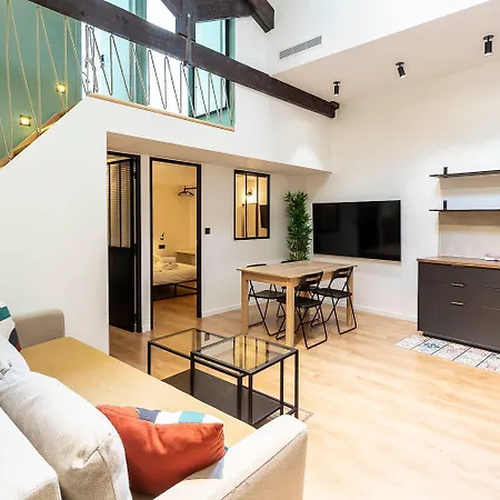 Loft Spacieux Pour 10 Personnes Avec Terrasse بيت للعطل