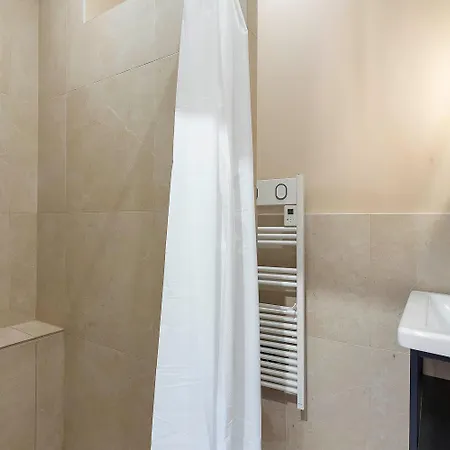 Loft Spacieux Pour 10 Personnes Avec Terrasse * نيس